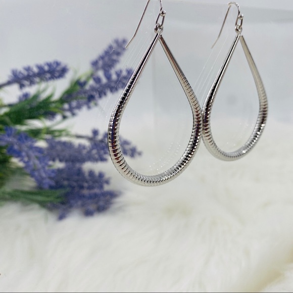 Apt. 9 Silver Drop Dangle Style Earrings - Picture 5 of 6